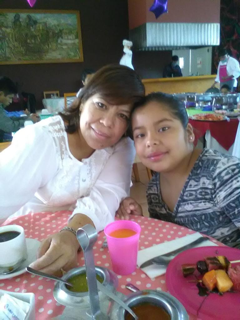 AlanRipstein's tweet photo. Las mujeres de mi vida. https://t.co/BwRJUWCwkd