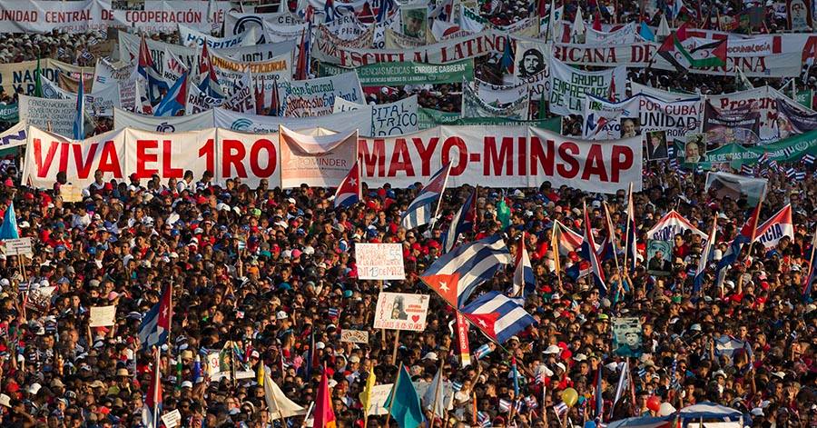 oliverzo_RT's tweet photo. 1ro de mayo en La Habana. Fotos de Ismael Francisco. https://t.co/WwD1kB4rDF