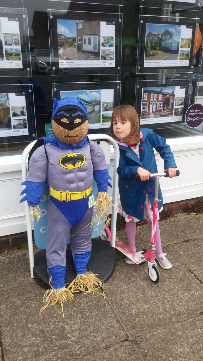 pvelija's tweet photo. #hwsf16 scarecrow hunting https://t.co/MBS7fO1SWi