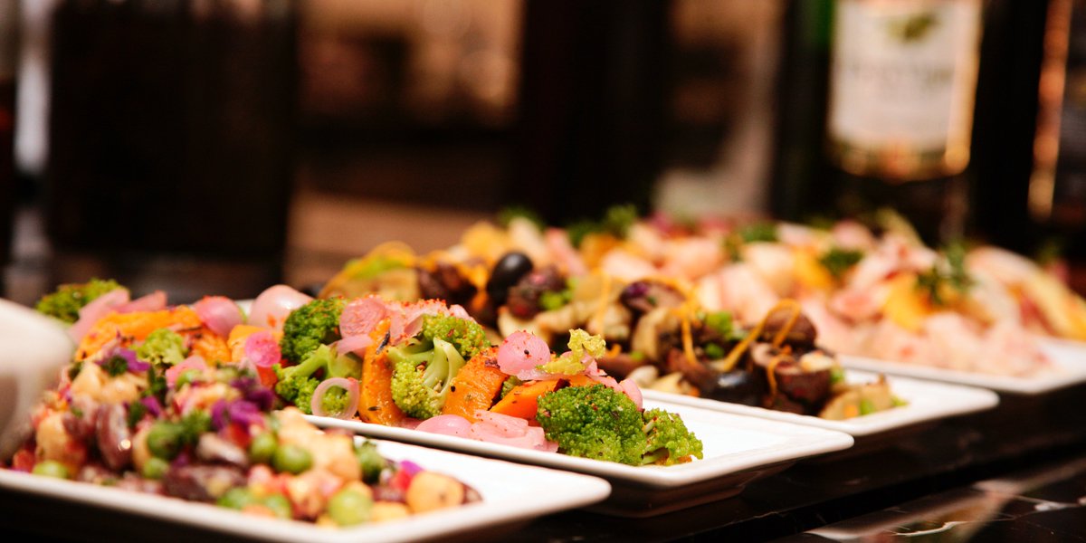 ShangriLaBLR's tweet photo. #Sundays at #ShangriLaBLR are all about friends, food and fun! #bCafeBLR #MightyLunch https://t.co/QByFBKCSaT