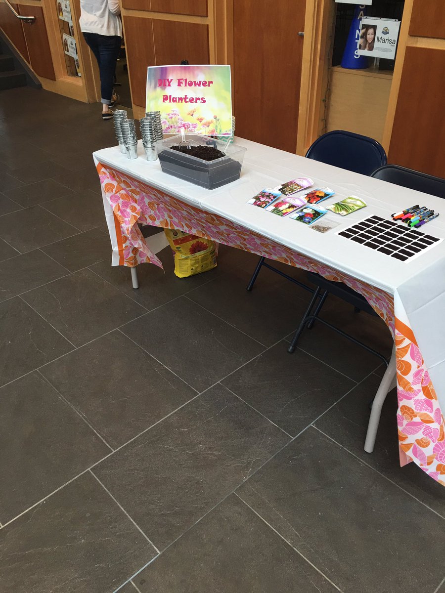 marykateroffey's tweet photo. Come relieve your stress @JYCtweets, we're here until 2! All this plus coloring! #MakeWeekendsCount https://t.co/JYrPE0La7X