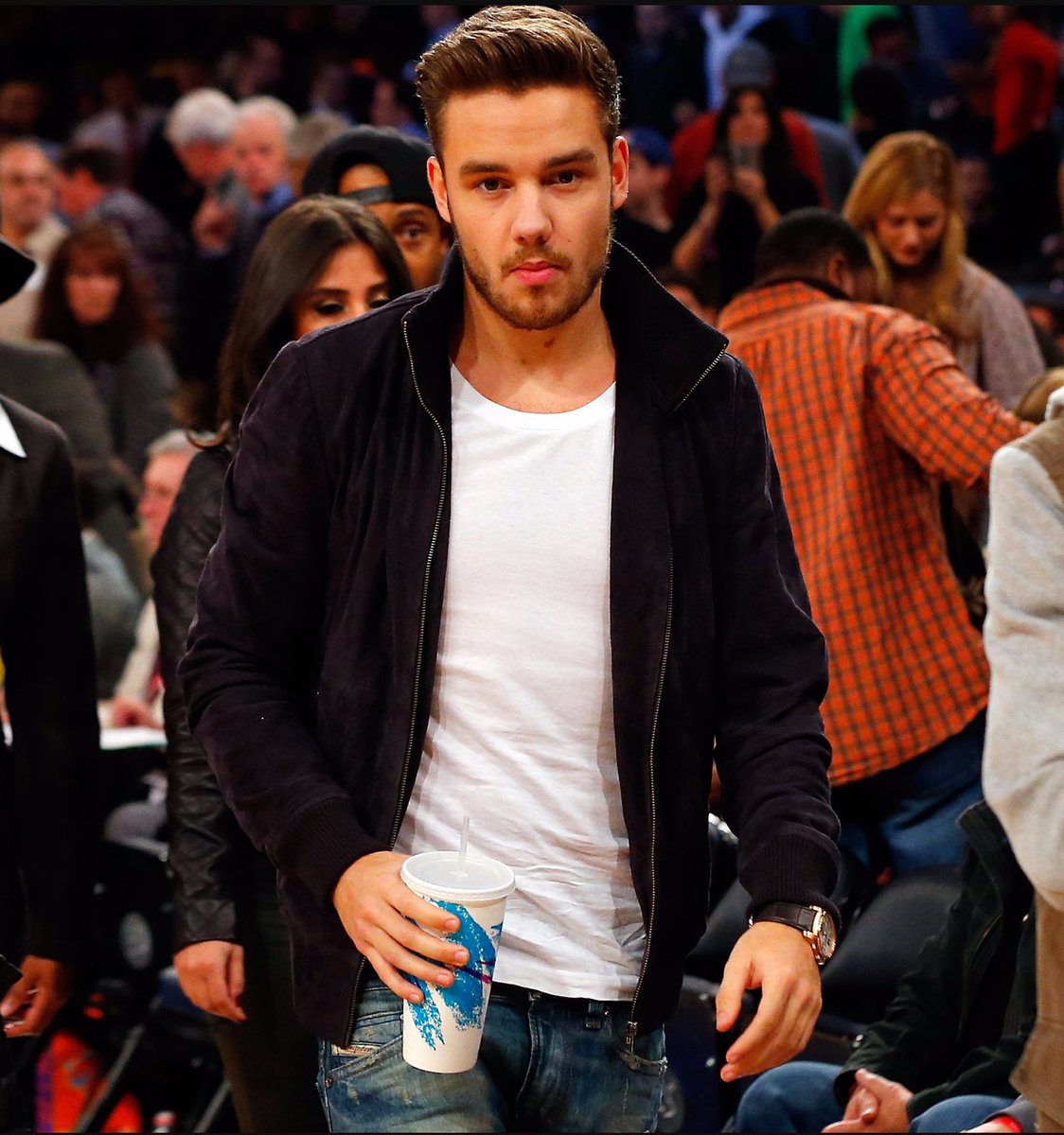 ljpicts's tweet photo. Liam at a Knicks game Dec 6, 2013 https://t.co/A4SmIg6p83