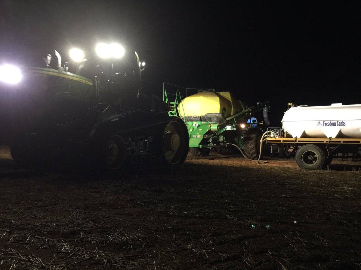 ocallaghan_adam's tweet photo. Night shift without the dust.. 14mm of rain on Saturday night #finallysowingintomoisture #plant16 https://t.co/p2OY8rNtY7