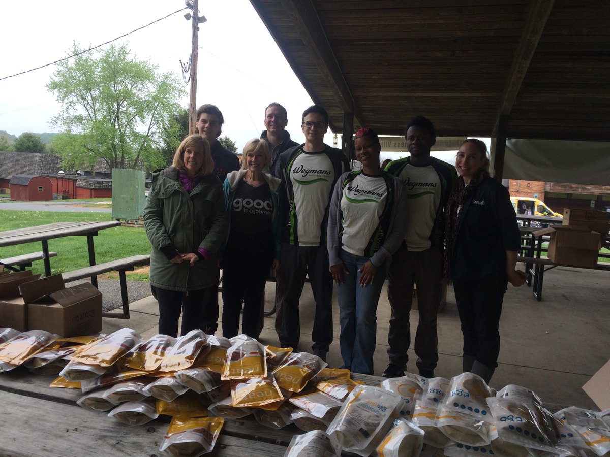 nickrjury's tweet photo. #ROARFORKIDS @CharmCityRun Demoing #EVERBAR with the @Wegmans natures marketplace team! Fun Saturday all around. https://t.co/AumLPhHo7J