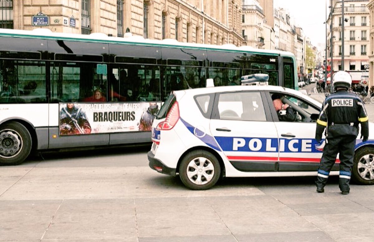 KaarisOfficiel1's tweet image. Braqueurs au Cinéma ce mercredi 4 Mai.