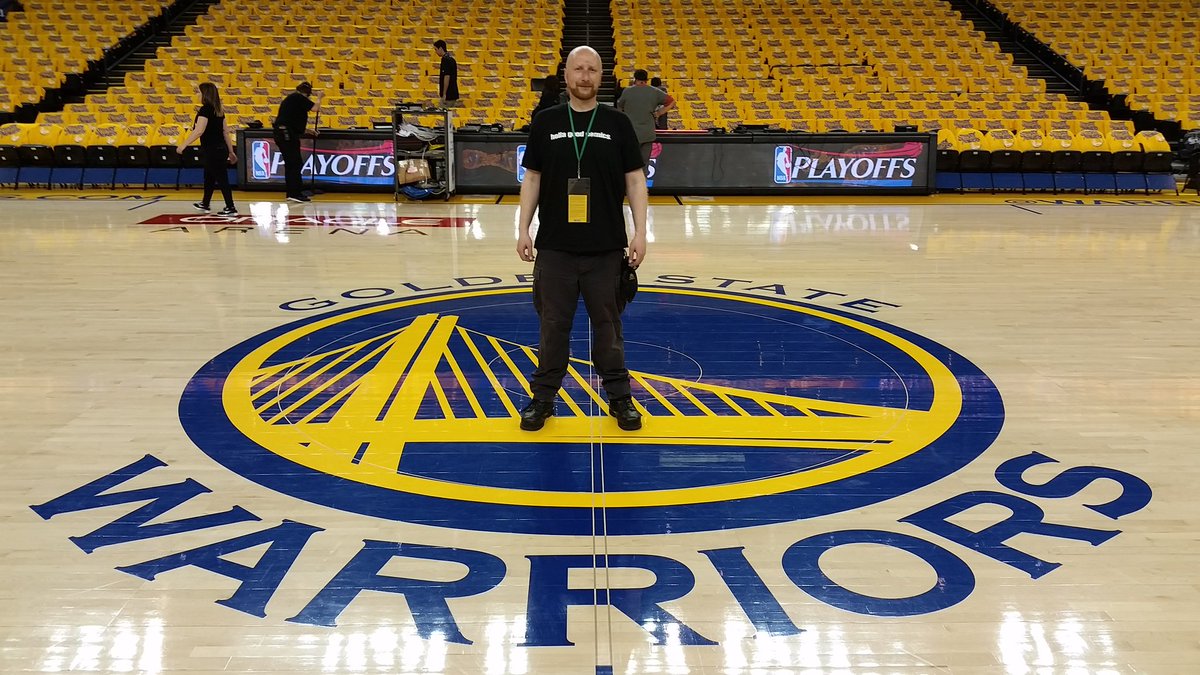 steviearmani's tweet photo. Gratuitous downtime shot. #ILoveProduction #LetsGoWarriors #StrengthInNumbers #HellaGoodComics #Hella https://t.co/na9u85AoD7