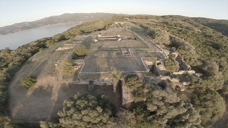 <a href="/villalegrotte/">Villa delle Grotte</a> di nuovo aperta..e su #Twitter! #weareworkingforyou