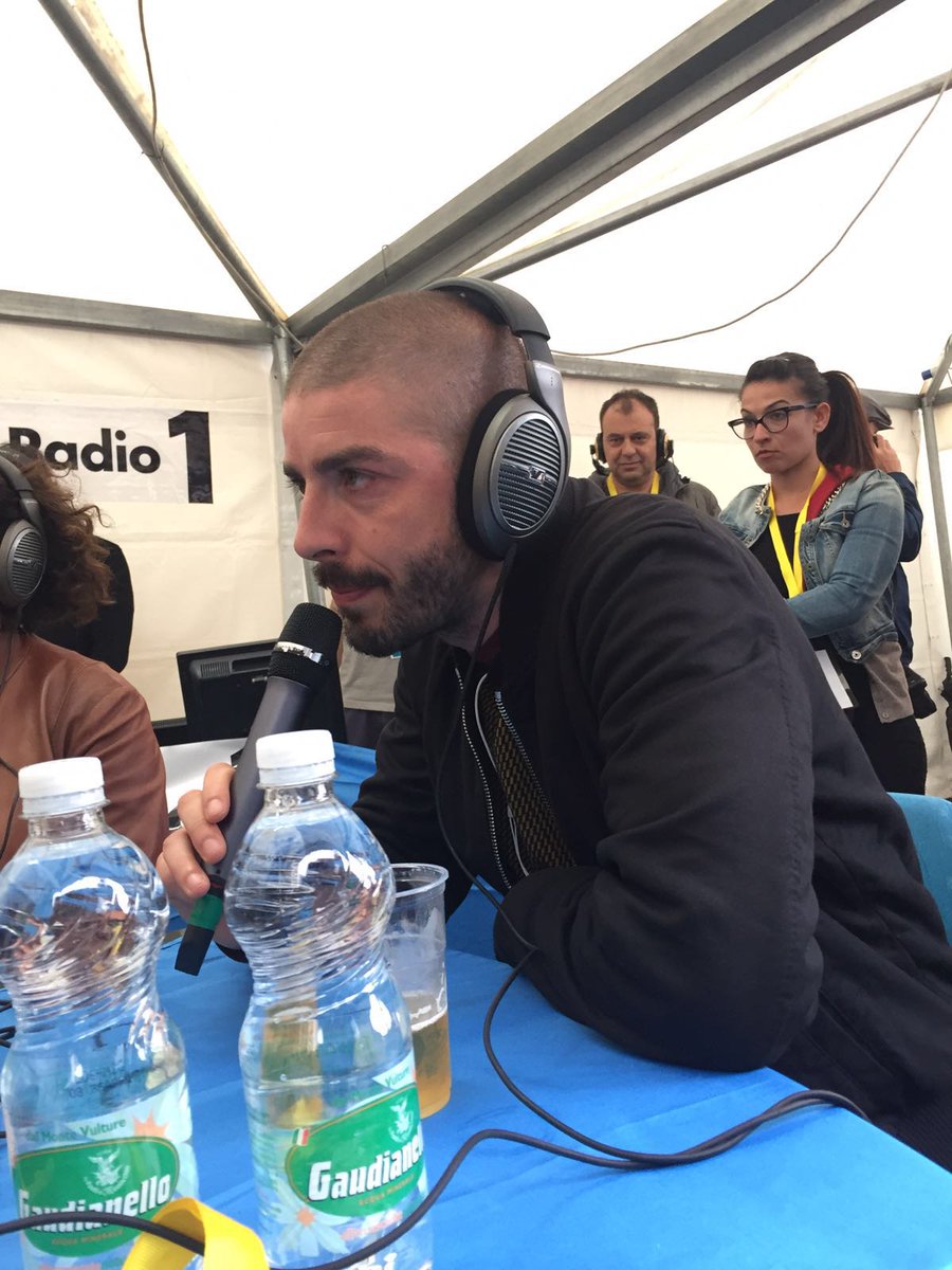 Radio1Rai's tweet photo. LIVE Michele Riondino #unomaggiotaranto: perché l'area a caldo a Genova inquinava e a Taranto no? #1maggio https://t.co/7X1bGbNMaB