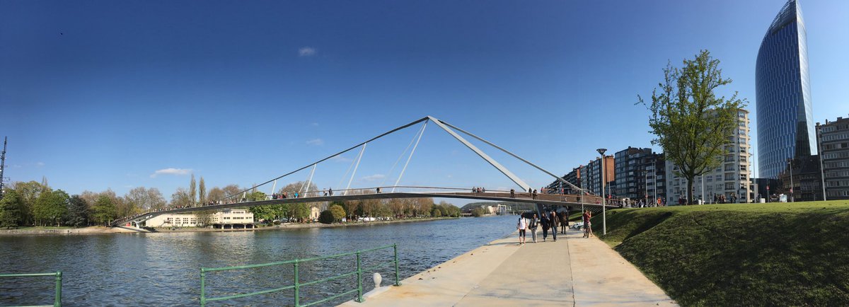 thomashermine's tweet photo. ENFIN! 🎈🎈🎈
La passerelle est ouverte 😍

#LaBelleLiegeoise #passerelle #liege #ltpg https://t.co/uH1MKy36OO
