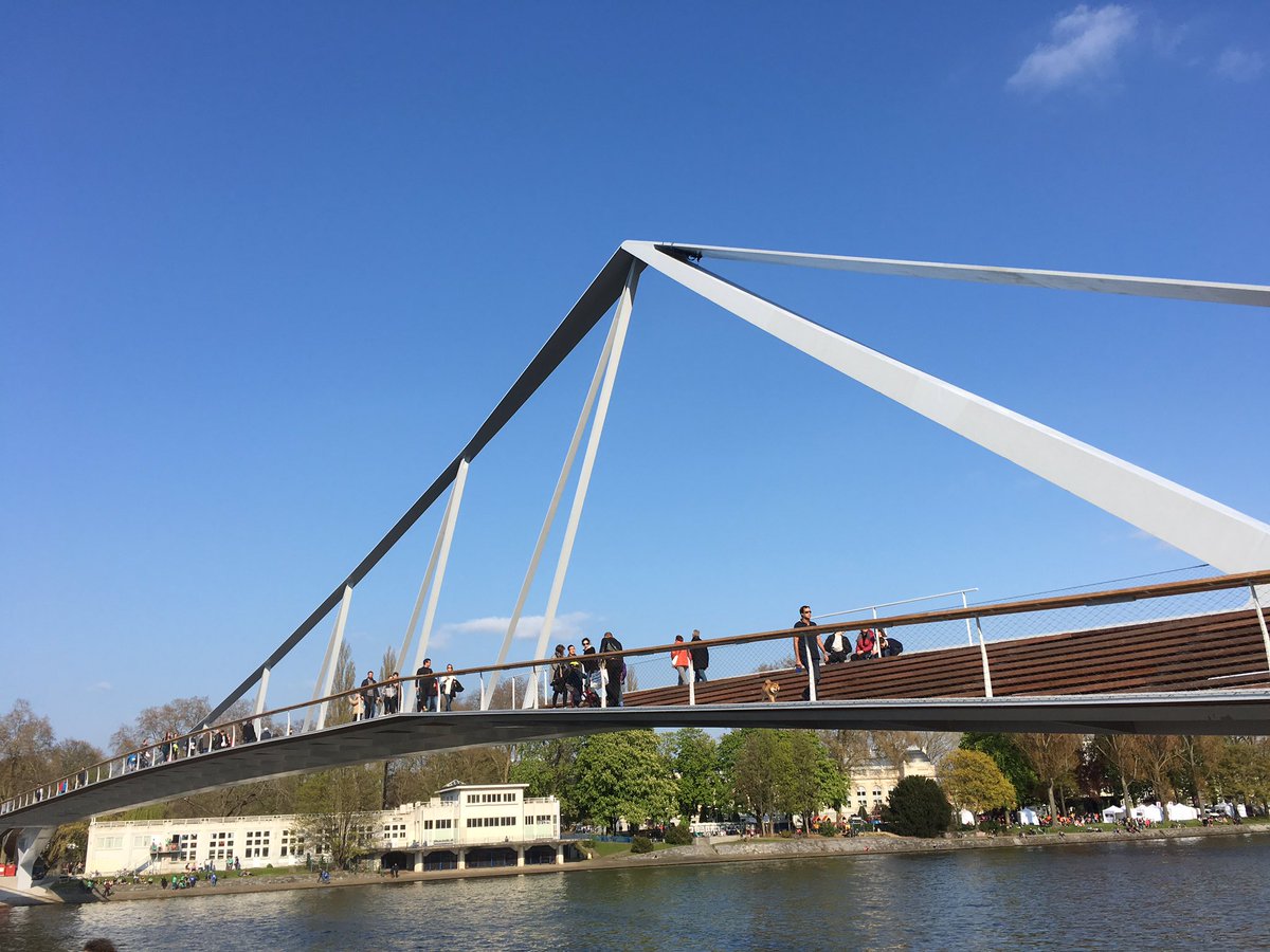 thomashermine's tweet photo. ENFIN! 🎈🎈🎈
La passerelle est ouverte 😍

#LaBelleLiegeoise #passerelle #liege #ltpg https://t.co/uH1MKy36OO