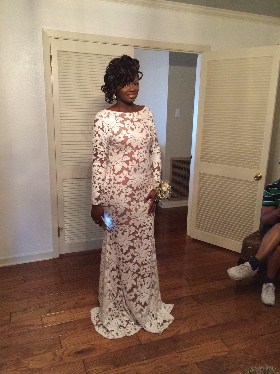 keddieeeee's tweet photo. it's about that time 💛😘 #prom2k16 https://t.co/H3dM5SaeA6