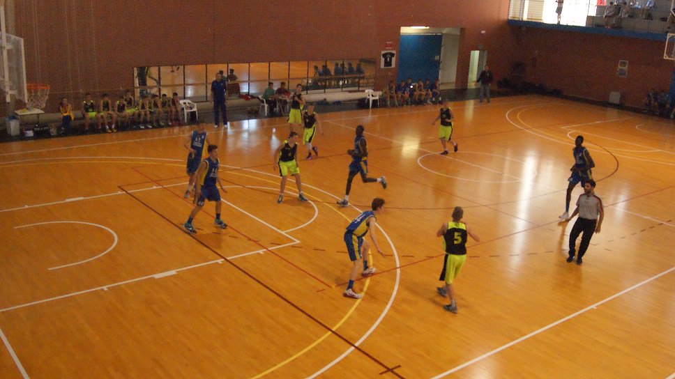 CBBasketCup's tweet photo. Nosotros lo estamos viviendo en directo, y tú? Alfaz vs Ukrania, final cadete #CBBC2016 https://t.co/zyoERXbU1t