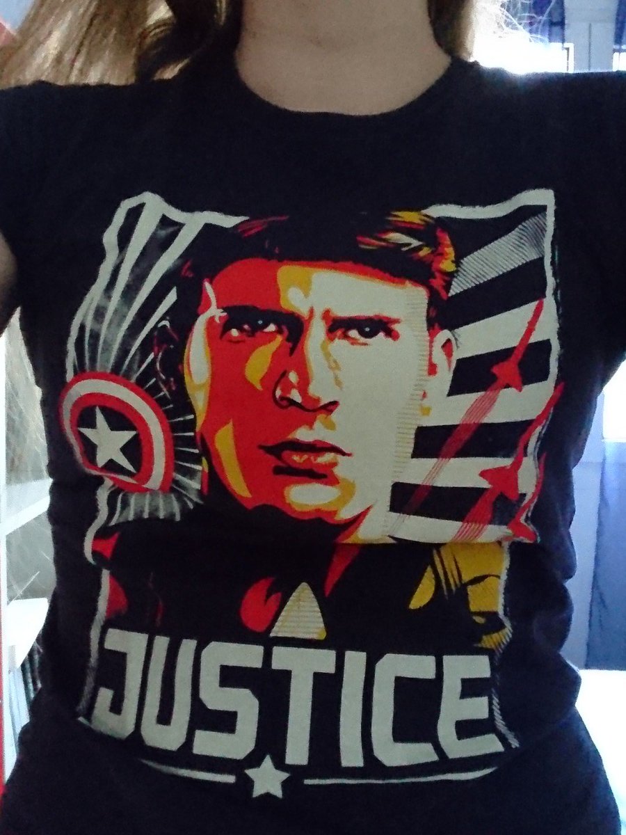 PoisoonB's tweet photo. OUTFIT IS ON POINT I'M SO FREAKIN' READY
#CaptainAmericaCivilWar #TeamCap #ThreeHoursLeft https://t.co/satx7qngyS