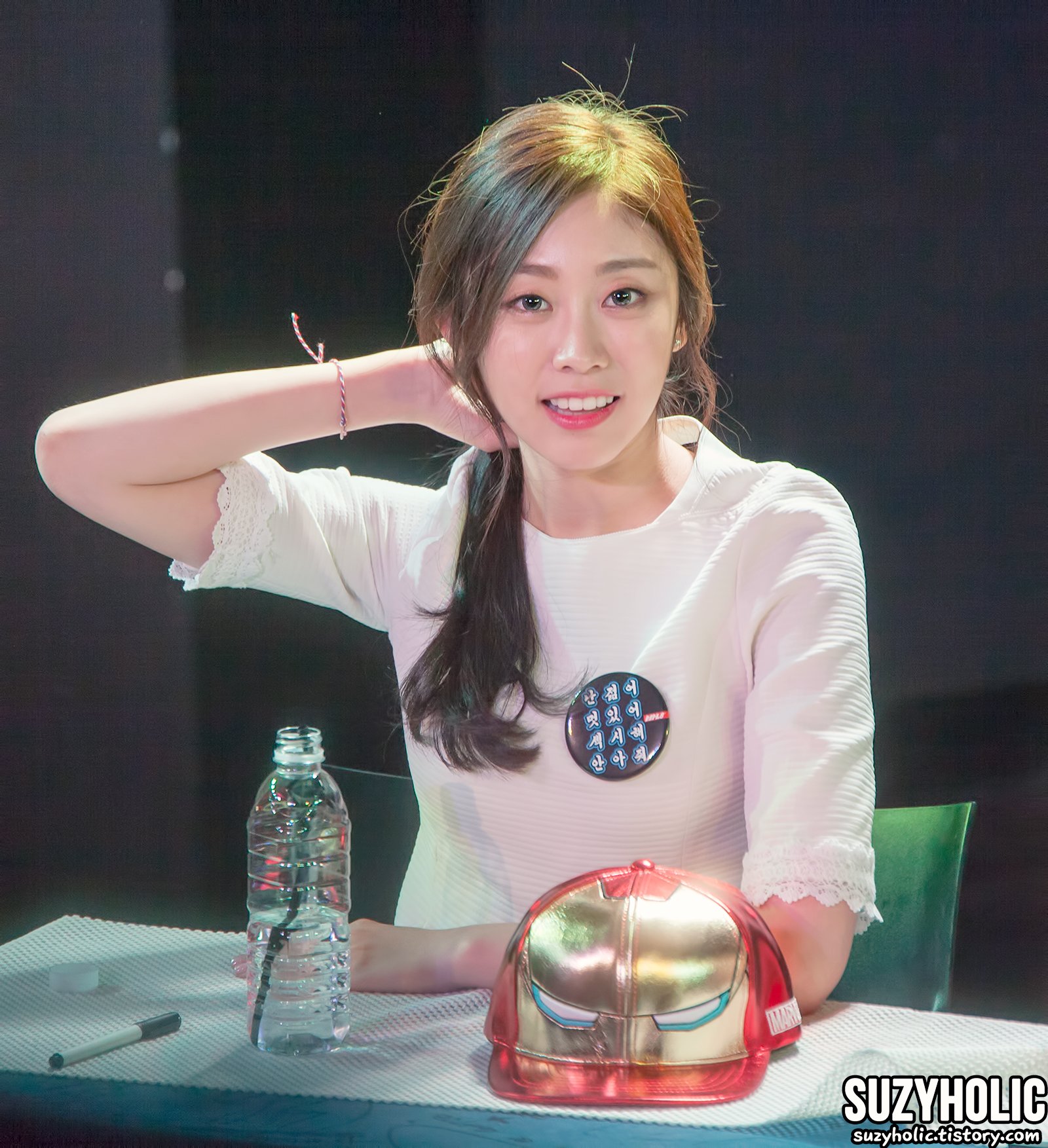 ChYgiIgU4AA01Jc.jpg:orig