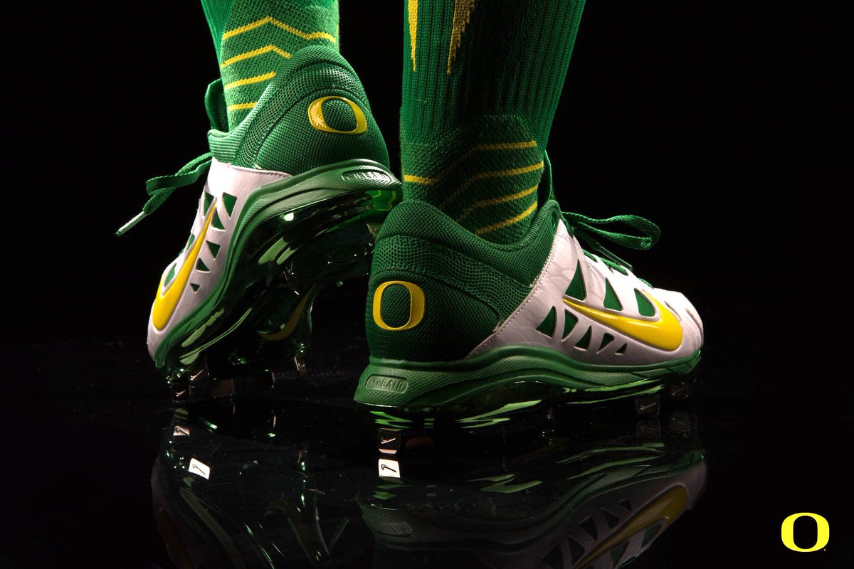 GoDucks's tweet photo. All green everything. #GoDucks https://t.co/qArW7dIfbD