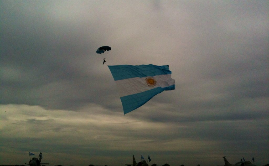 34º Bautismo de fuego de la Fuerza Aérea Argentina ChYiPUaWIAAnLSK