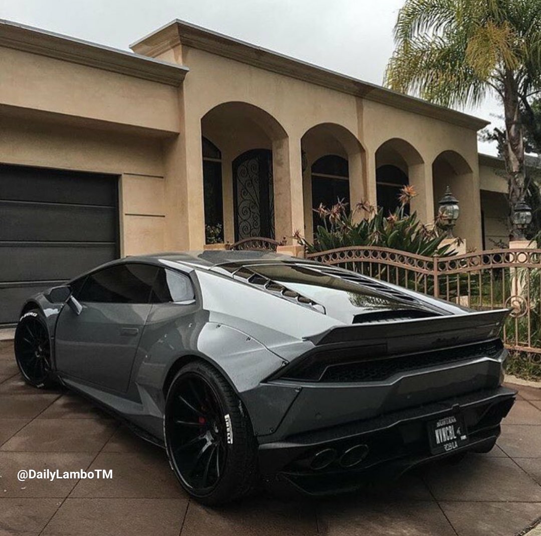 DailyLamboTM's tweet photo. Wide Huracan 😈 #DailyLamboTM #Cars #Lamborghini #WWCTM https://t.co/wMnrZm9WJR
