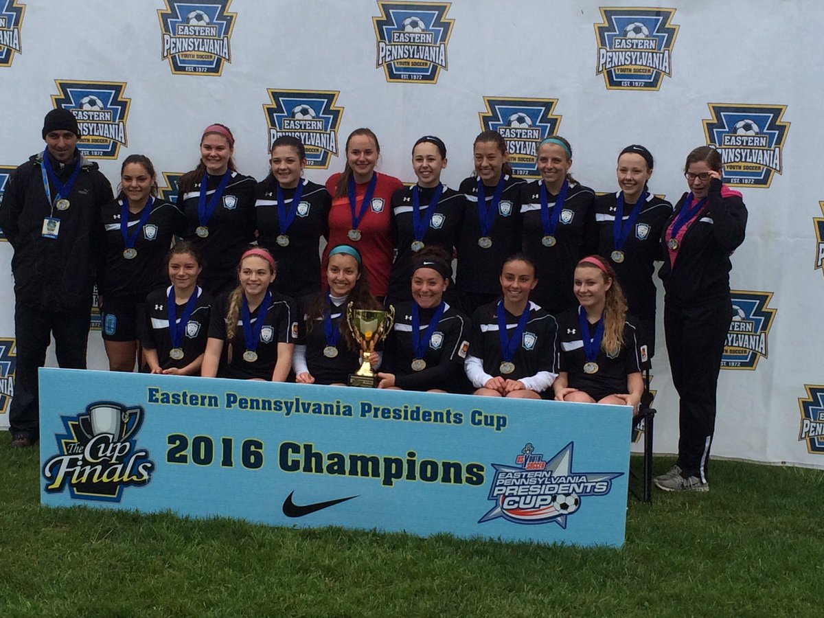 EmmyJoseph1's tweet photo. Helped raise 125k for pediatric cancer and going to regionals all in one weekend 😱⚽️🔷🎗💙 #basdminithon2016 #FTK https://t.co/8aLhAoLqXk