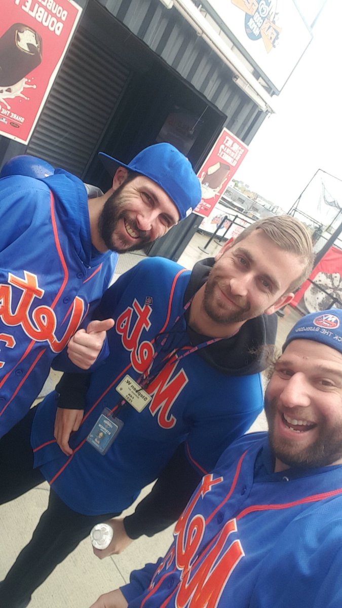 Jets57's tweet photo. He's very serious on the Job. @shockz81388 @shockz81388 #HappyTHorDay #NoBootyDropsOnTheJob #SelfiesAllowed https://t.co/Qv0FgrA01a