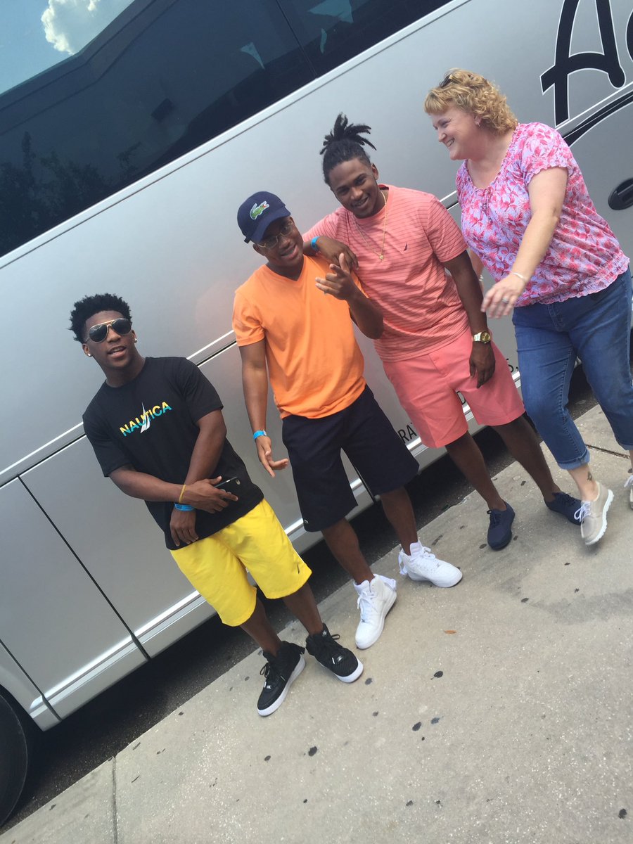 Swifty___7's tweet photo. Friday was lit #gradbash2016 https://t.co/lohoSwSRNB