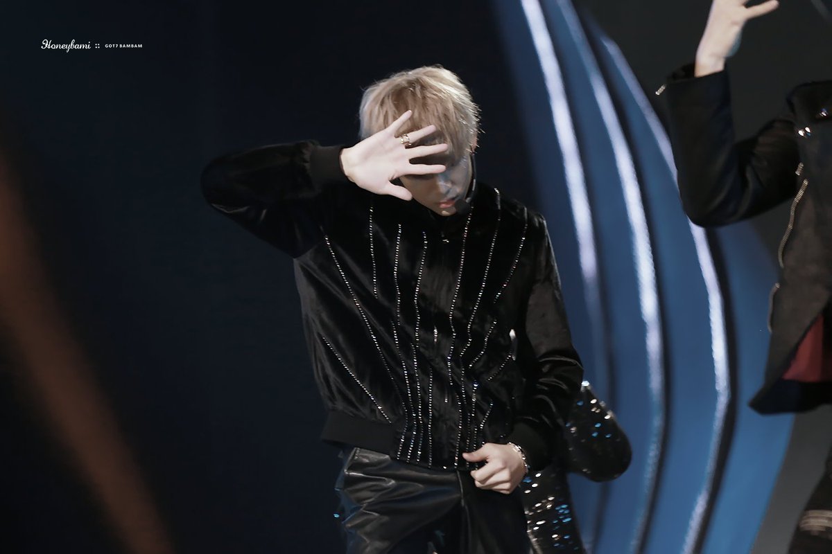 HONEYBAMI_97's tweet photo. 생일축하해 내 사랑 💕💕 #BAMBAM #뱀뱀 #HAPPYBAMBAMDAY https://t.co/YSUzA63EGW