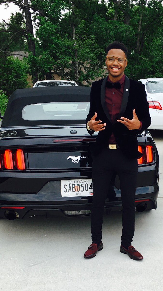 Groveshitbit's tweet image. #1HelluvaCounty #Squirrelfromthegrove