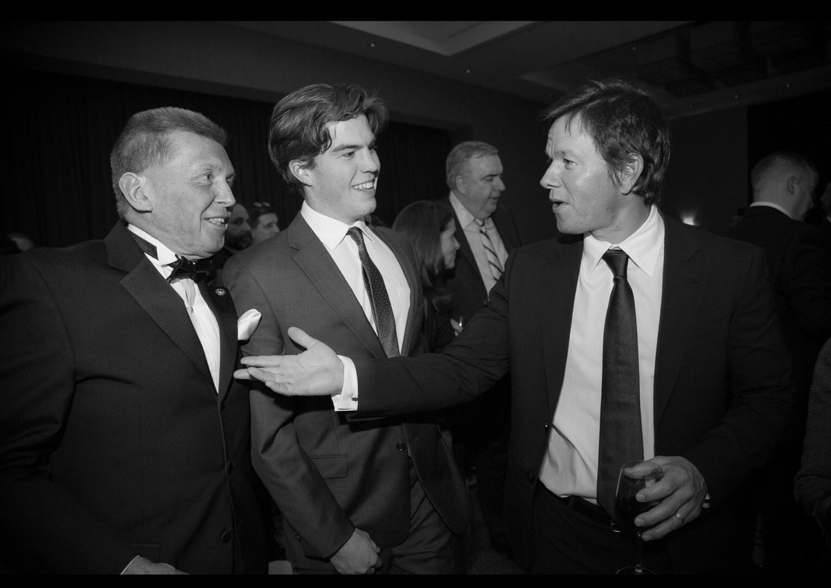 DesignsEvent's tweet image. #eventprofs #events #photography #markwalhberg  @bostonpolice #Boston #police foundation #gala @MarkWalhberg