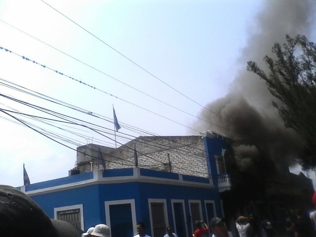 juandiegozelaya's tweet photo. Lamentamos estos hechos vandálicos de odio. Nosotros seguiremos trabajando por unir a Honduras y no dividirla. https://t.co/SZ6h7OULd9