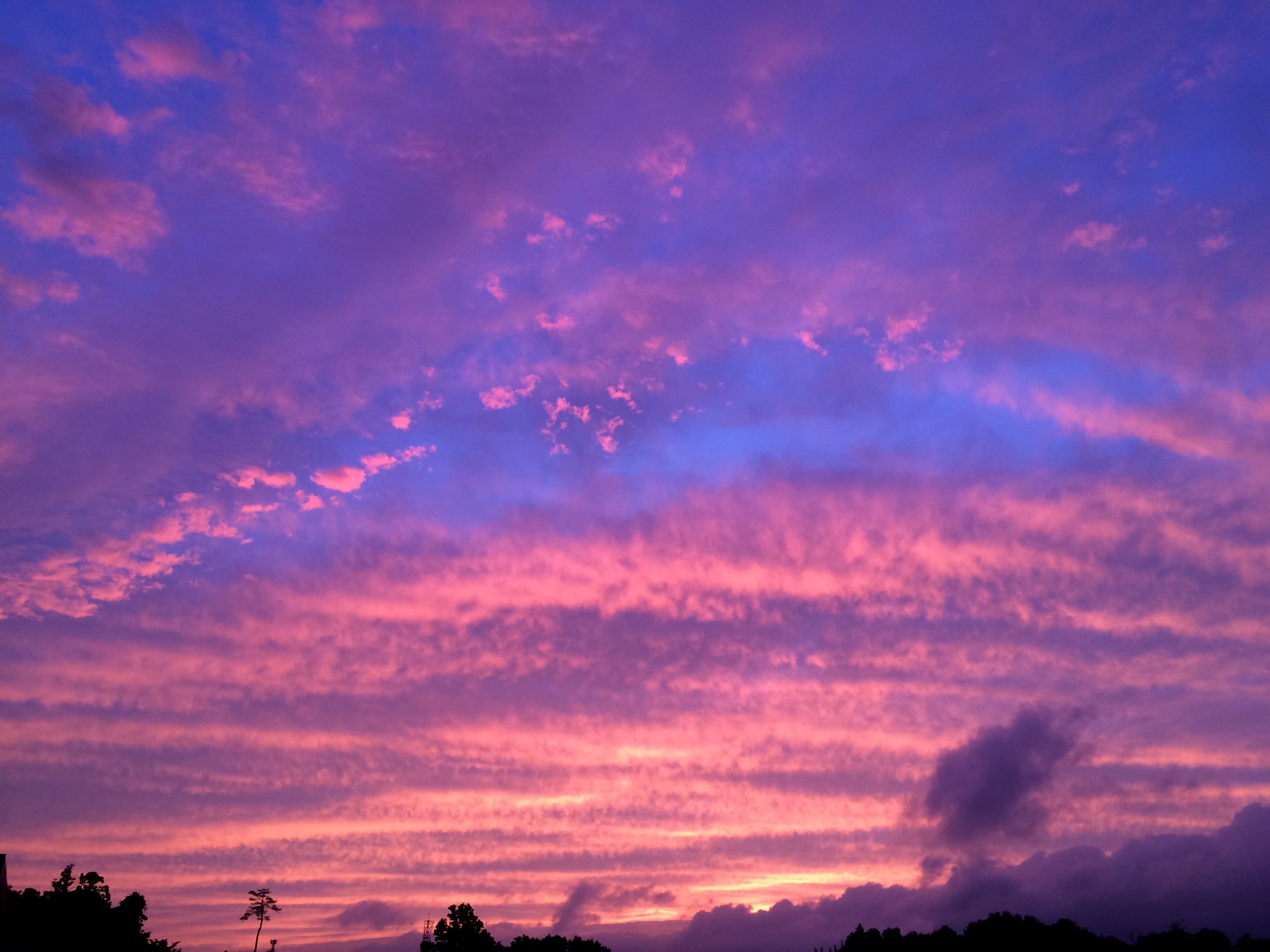Uzivatel 荒木健太郎 Na Twitteru 艦これ気象学 朝雲 夕雲 名前のまんま朝の雲と夕方の雲 特に日の出直前や日没直後の空は時間変化が大きくて本当美しい あたりが青くなるブルーモーメントとかめっちゃ好き この時間帯にもし時間をとれる方は 一度ゆっくり