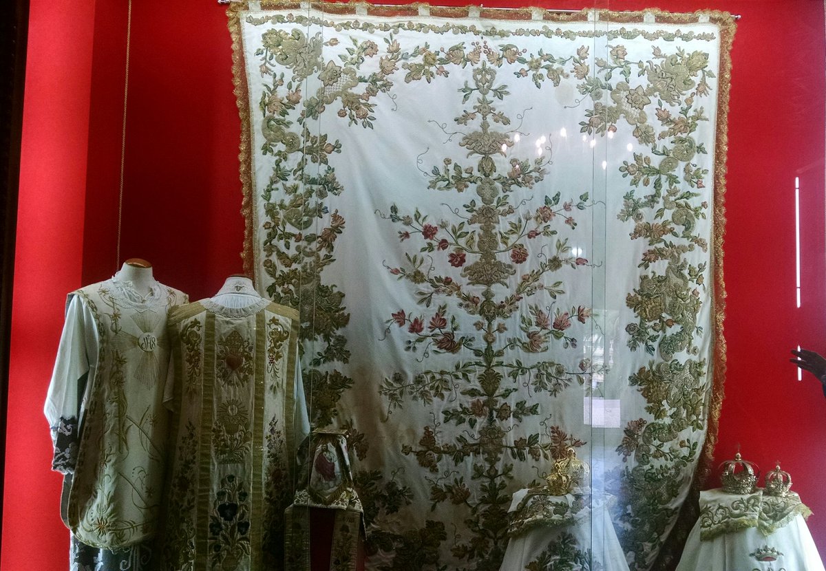 Manto de la Virgen de la Cabeza de #Motril, una joya regalo de la emperatriz Isabel de Portugal