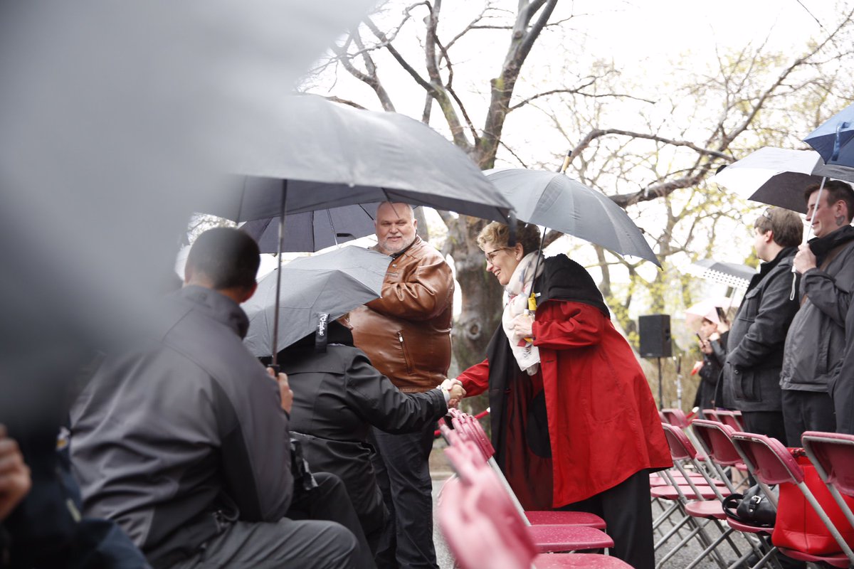 Kathleen_Wynne's tweet photo. Honouring all those who gave their lives to keep Ontario safe at the Police Memorial Ceremony. https://t.co/xYgRQ49TE8