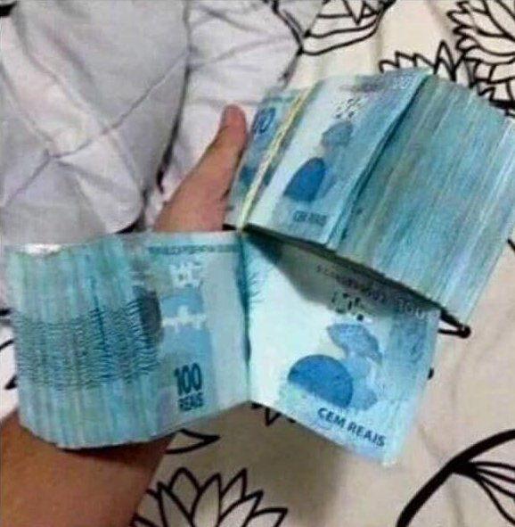 ClarissaYorke's tweet photo. oq falta pra animar minha segunda-feira? https://t.co/i3GXPXFEor