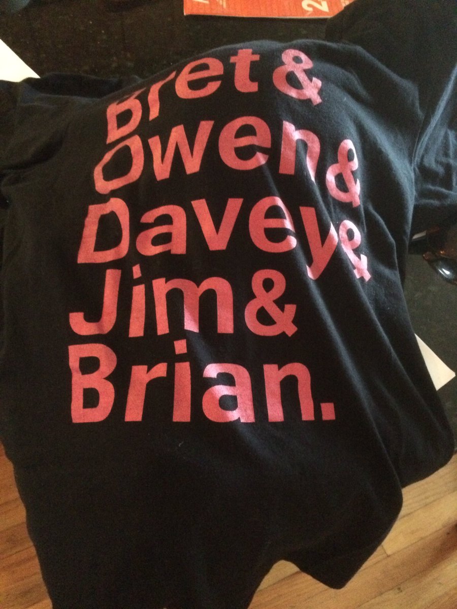 Captommy8's tweet photo. Tonight is for everyone on this shirt! @BretHart @NatbyNature #HartFoundation #WWEPayback @#HouseThatBretBuilt https://t.co/FnumMG1Whh