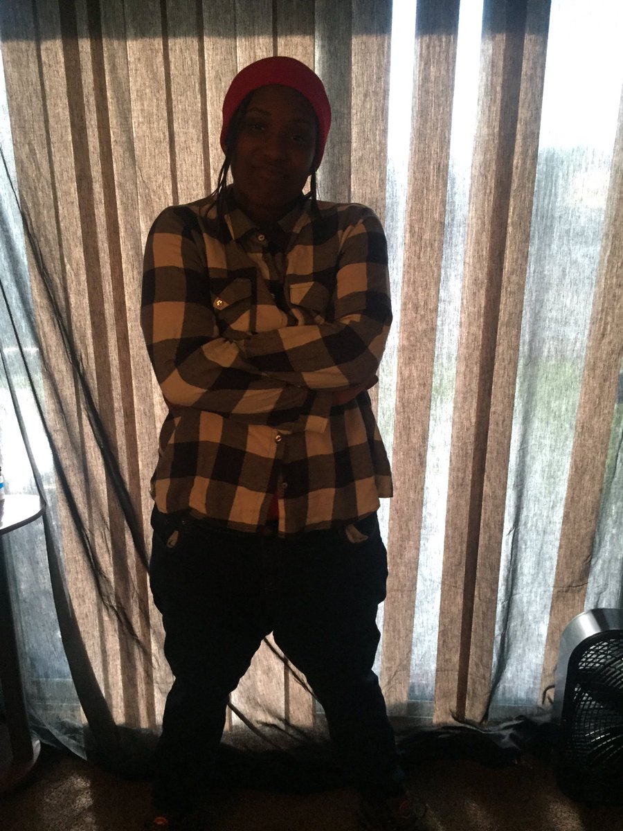 whereislindss's tweet photo. my homie came to hangout it's been a long time https://t.co/JWLlqm15TI