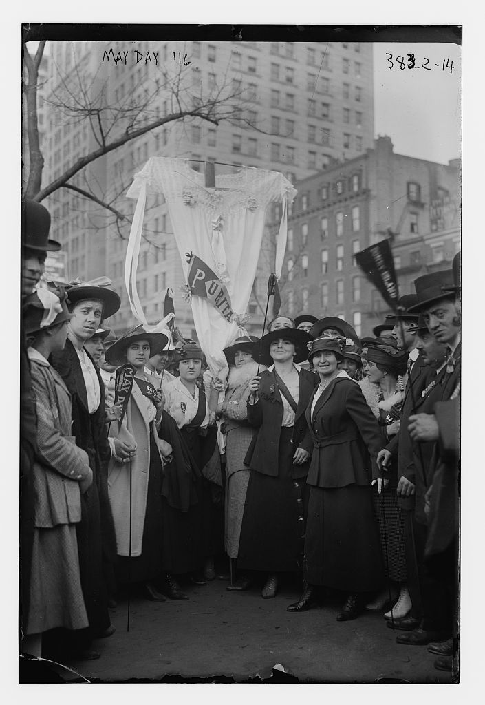 archivalgold's tweet image. #mayday 1916! Women of #Local62 affiliate of the Int'l Ladies' Garment Workers' Union #ILGWU loc.gov/item/ggb200502…