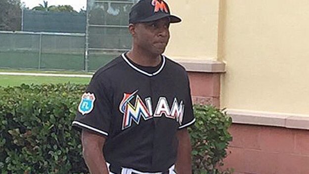 GotHeemBW's tweet photo. Congrats to Barry Bonds drastic weight loss. I'm not sure how he did it, maybe he cut out junk food or beer #GotHeem https://t.co/nVZdCoNtDo