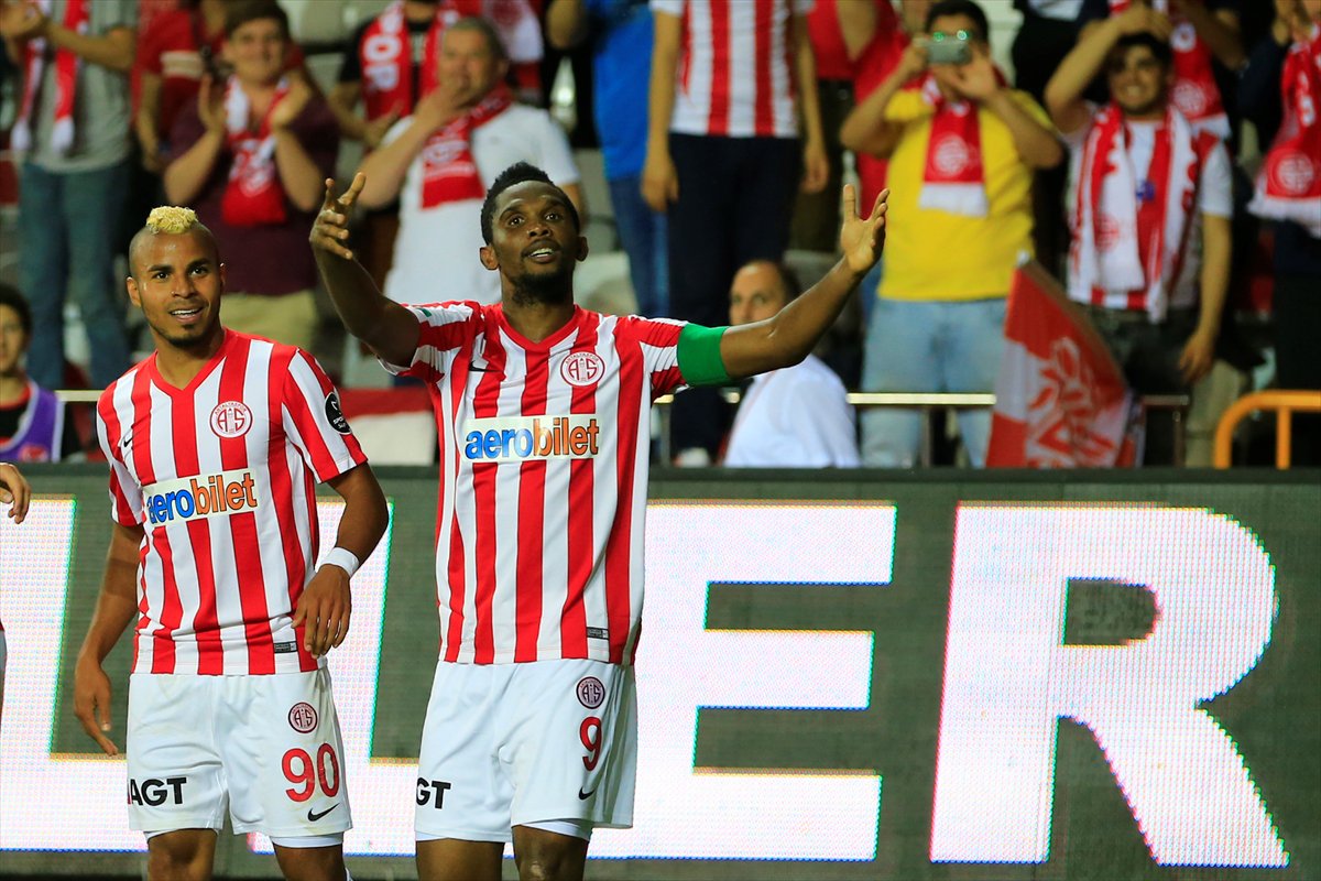 Eto'o 20. golünü atıp, 250 bin euro primi kazandı, Antalyaspor'da en çok gol atan Fazlı'nın rekoruna da ortak oldu.