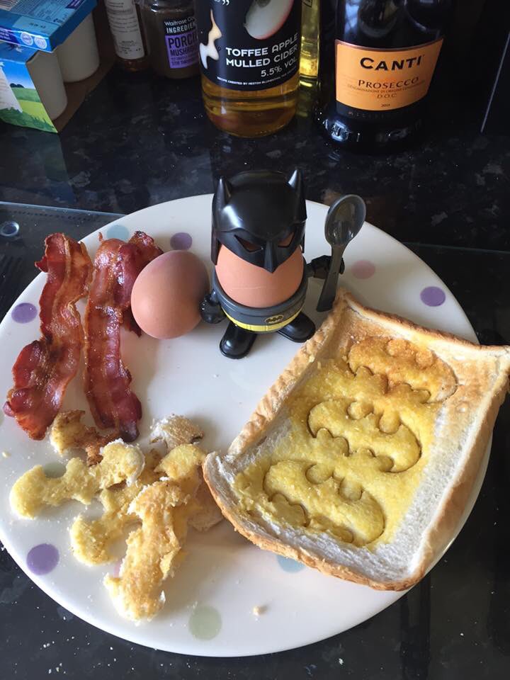 Jeppers13's tweet photo. @allbarone here's my Batman brunch today #brunchie #toastarangs https://t.co/s8YJ0JYc2t