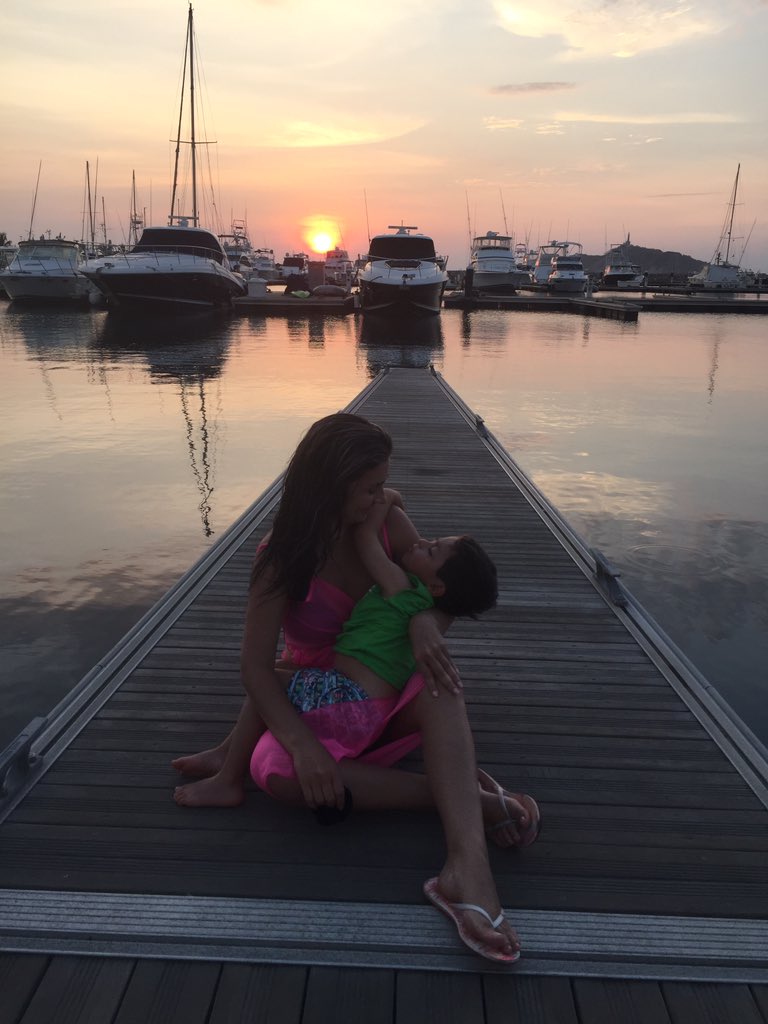 VickyDavilaH's tweet photo. El mejor trabajo del mundo: uno sabe que contrato con hijos no se vence , uno tiene empleo siempre, lindo ser mamá. https://t.co/2CTHmg3jzq