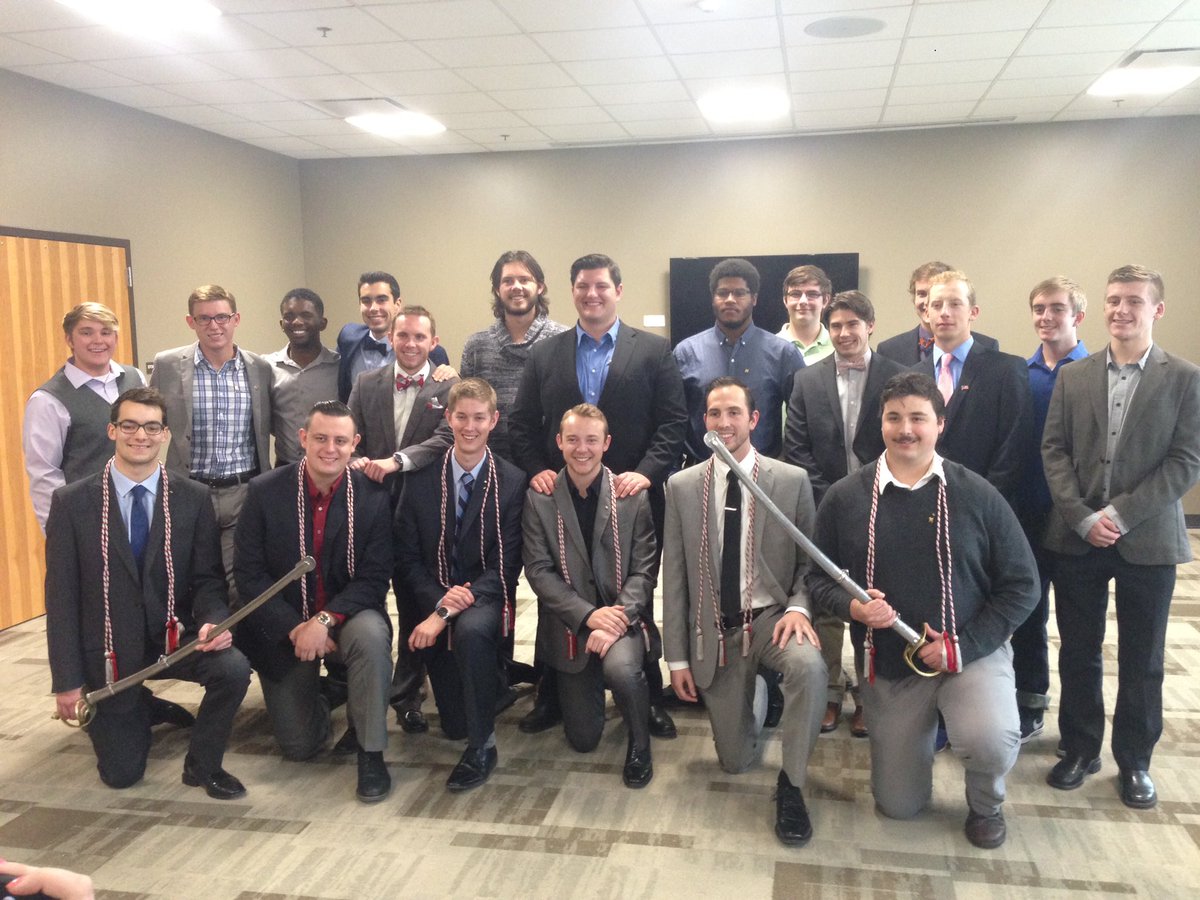 csuAlphaSig's tweet photo. Great job at parents weekend you guys! And congratulations to our fellow seniors who got promoted to alumni status! https://t.co/HVdoi372qt