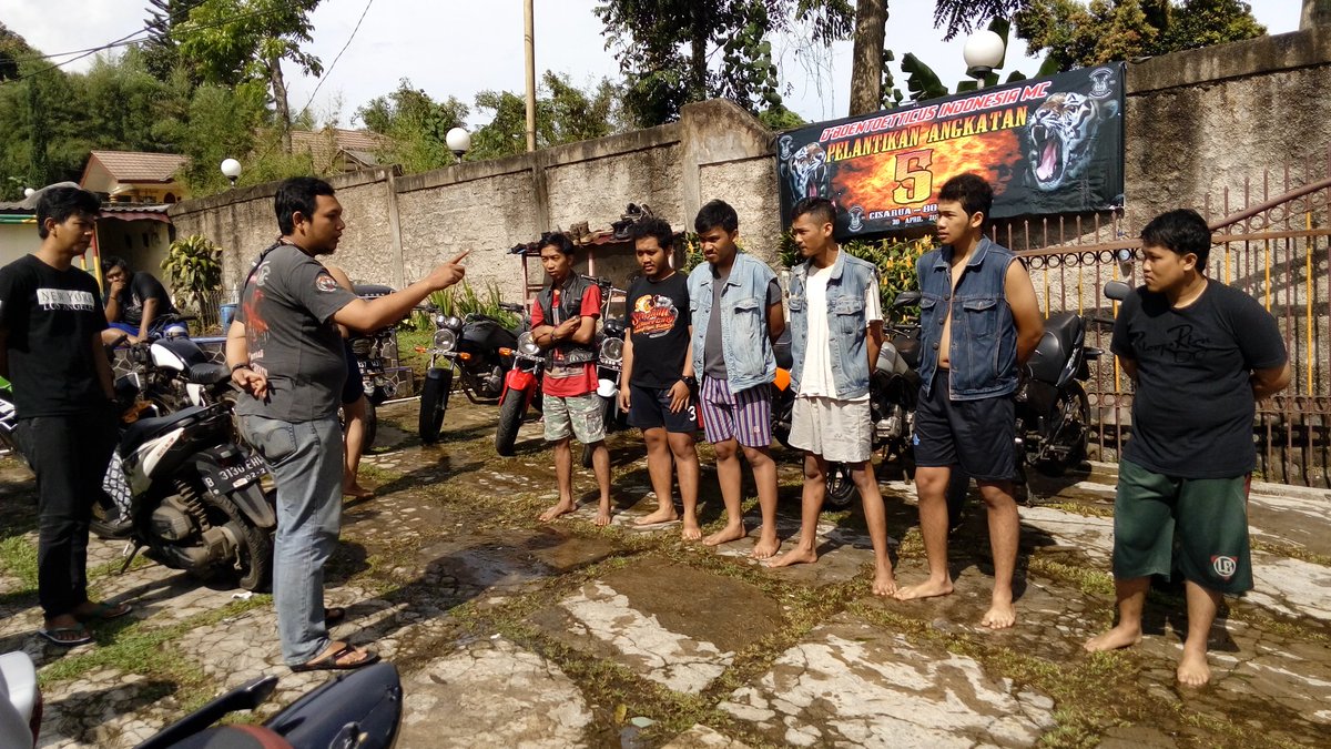 Pelantikan Angkatan 5

#BoentoetNekat
#Angkatan5
#TetapBerbudaya!!!