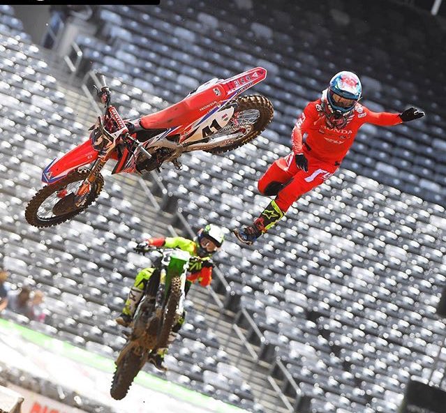 mxpics's tweet image. When you feel like superman