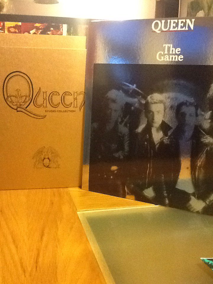 anotherwriter75's tweet photo. Now playing @QueenWillRock #TheGame on #vinyl ❤️🎸❤️🎤❤️ #QueenStudioCollection @OIQFC @OfficialRMT @DrBrianMay 💞 https://t.co/SLWKun3EsC