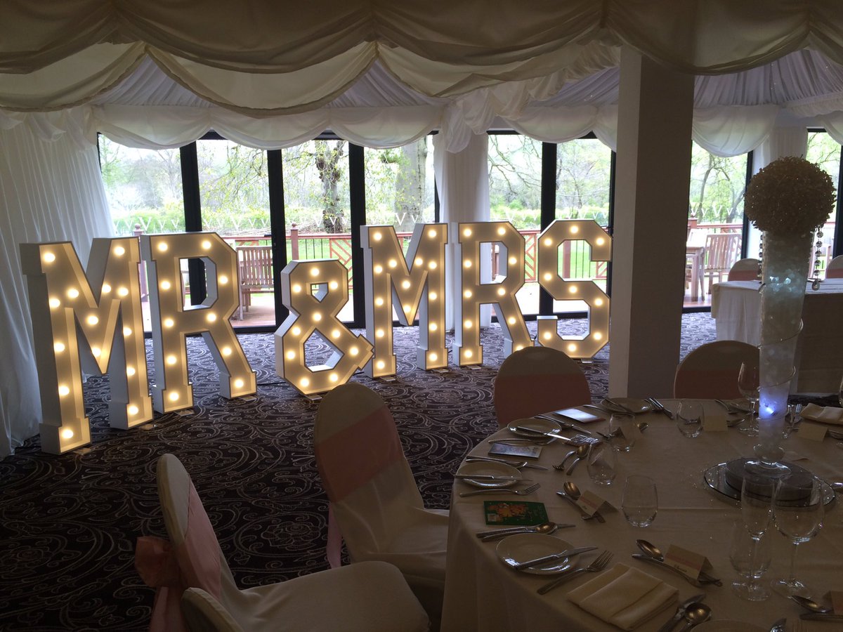 wordstoglow's tweet image. Beautiful venue, beautiful lighting @TheVillaLevens in the heart of Kendal #weddings #venuelighting #events #bride