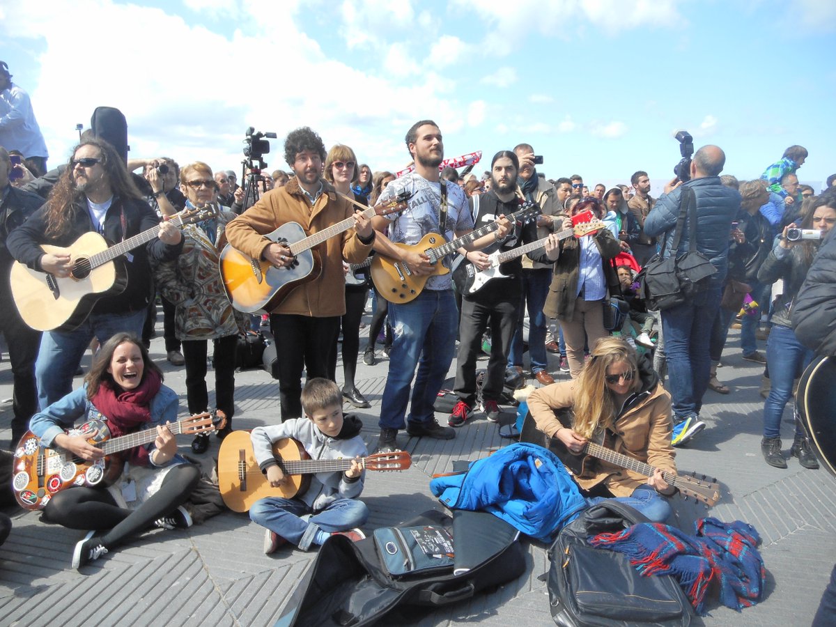 jon_zuniga1's tweet photo. thanks jimi festival @DSS2016 #donostia2016 @Wro2016 #ThanksJimi https://t.co/COieM5mHic