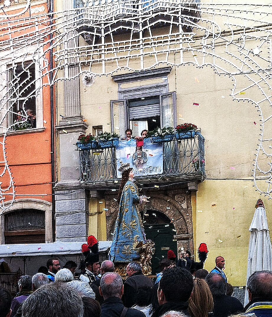 natourarte_info's tweet photo. Feste e riti di maggio in #Abruzzo : #MadonnaDellaLibera a #PratolaPeligna #tradizione #fede #folclore #1maggio2016 https://t.co/IHVx9cZptz
