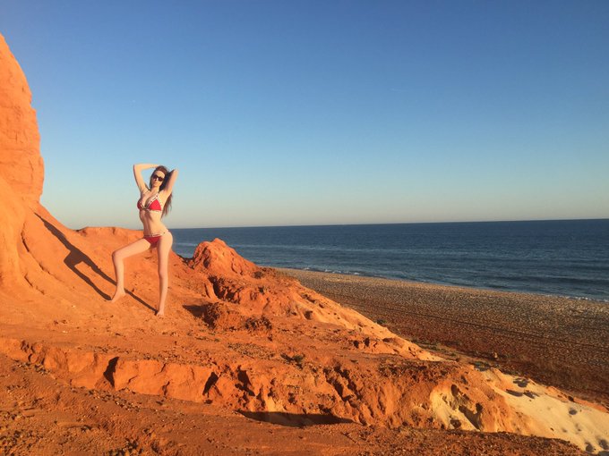 Sneeky peek from today's shoot in Portugal ☀️👙📸 @GirlfolioNews @hayleyssecrets https://t.co/Cm2Q7j6G<a href="/tag/tb"class="tags"><span>#tb</span></a>