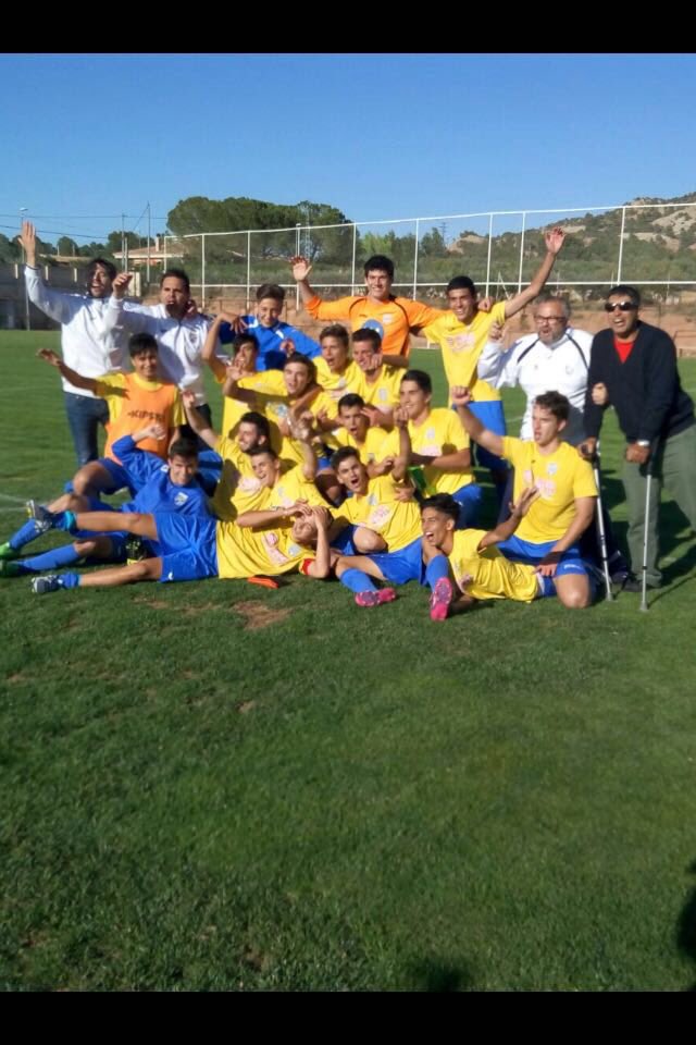 javiersolersala's tweet photo. Después de 1 temporada y a falta de un partido acabamos campeones de liga. Orgulloso de este equipo #JOVENILES https://t.co/qqBnowNK8W