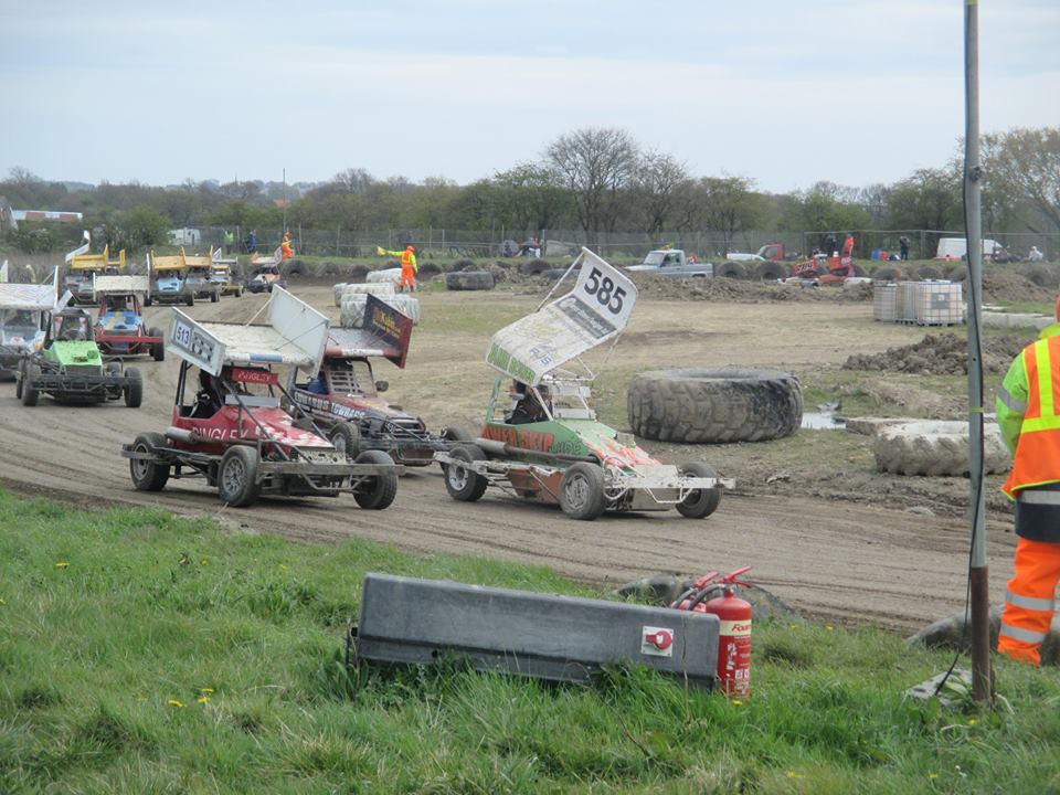 outlaw_oval's tweet photo. Outlaws #Brampton Raceway today #bankholidayweekend #Racing https://t.co/n4sBKxcQDU