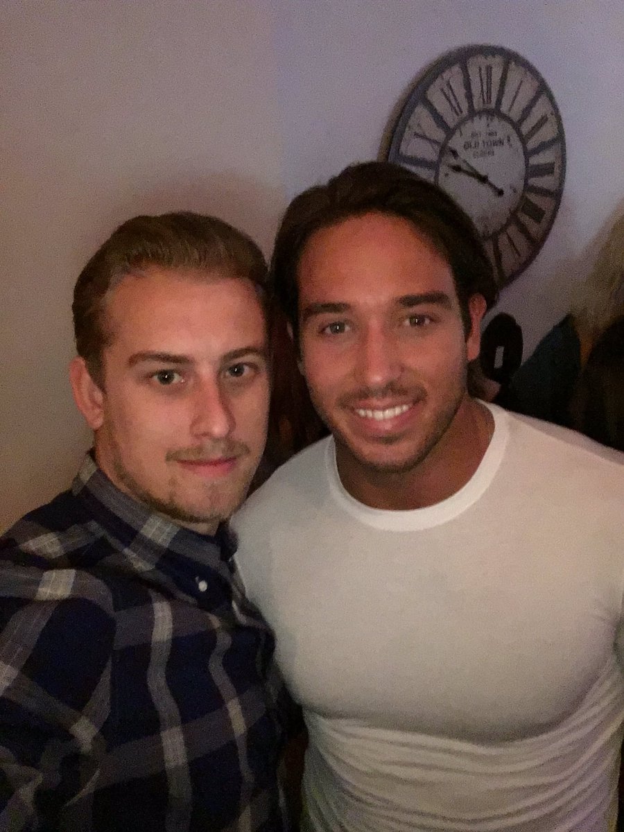 famous44clothi1's tweet photo. Great meeting @JamesLock__ tonight top guy that for supporting our brand #famous44 #f44
#STAYFAMOUS https://t.co/wuv6xNrNgM
